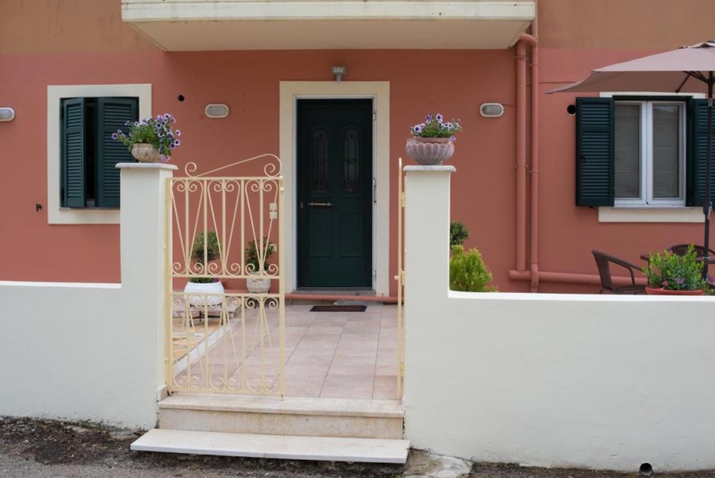 Nicks Cosy Apartment Lefkada City Bagian luar foto